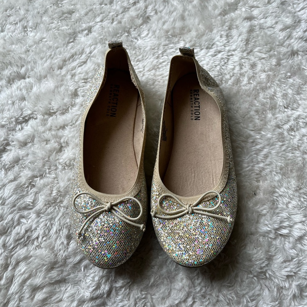 Little girl’s ballet flats